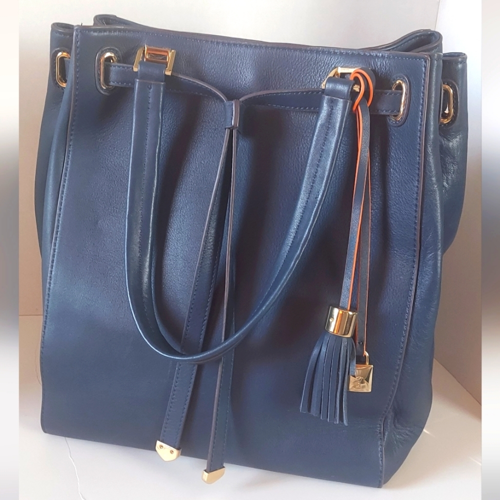 G.I.L.I Blue Leather Drawstring Bucket Handbag